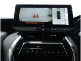パノラミックビューモニター装備!トップビュー&フロントビュー・車両に取り付けたフロント、サイド、バックカメラの映像を合成して画面上に表示させることで、低速時の運転を補助する装置です。