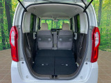 普段のお買い物や通勤、送迎等に十分な荷室スペースを確保しております。セカンドシートを倒すと、大きな荷物の積載も可能です♪