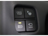使いやすさや安全性を追求したステアリング周り!高級車ゆえにスイッチ類が多いのも特徴ですね!考え尽くされた配置ですぐに使いこなす事が出来ますのでご安心下さい!是非、体感してみて下さい!!