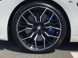 BMW純正20インチホイール。洗練されたデザインで、足元の個性を引き立てます。