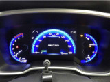 とっても見やすいメーターです。夜間時はラグジュアリーな気分にさせてくれる照明が魅力ですので、夜のドライブも楽しみになりますよ♪