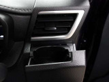 運転席のカップホルダーはエアコンの吹き出し口にありますので冷やしたり温めたりすることが出来ます☆