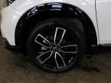 純正18インチアルミホイール装備です☆タイヤ4本交換済です♪