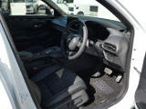 運転席も広いので毎日の運転も快適です(*&acute;з`)