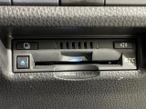 【ETC】有料道路を利用する際に料金所で停止することなく通過できる、ETC車載器(ノンストップ自動料金収受システム機器)が装備されています。セットアップを行うことで利用可能になります。