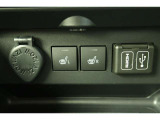 【シートヒーター】運転席、助手席ともにシートヒーター装備です。寒い朝、車内が暖まるのを待たずに快適に出発できます♪気持ちよく1日が始まります。