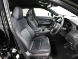 ゆったり室内で運転もしやすいです♪使い勝手の良い配置も考えられています!!