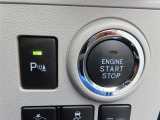 プッシュスタートです。エンジンの始動、停止がワンタッチ操作で出来ます。