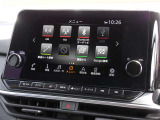 NissanConnectナビ(地デジ内蔵)は、ハンズフリーフォン、VICS、ボイスアシスタント、Bluetooth、USB接続、HDMI接続、Apple CarPlay・Android Auto連携機能、Amazon Alexa搭載、iPodなど多様なコンテンツに対応!