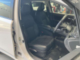 やわらかい座り心地のシートで長時間の運転でも疲れにくくなっています☆シートリフターも付いているので乗る方の身長に合わせて調整が可能です♪