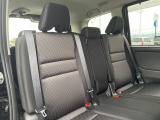 後部座席も気になるようなキズ・汚れやへたり等、大きなダメージはなく、良好な状態です。