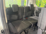 3列目シートはもちろん状態良好☆大人でもゆったりと座って頂けますので、大人数でのお出かけもラクラクです♪ご家族で、気の知れた仲間で、ドライブに行くのが楽しみですね♪