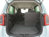 2列目シートは左右独立で倒すことができます。3人乗車状態でより多くの荷物を積むことができます。