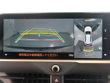 パノラミックビューモニター付きです。車両を上から見たような映像をモニター画面に表示。運転席からの目視では見にくい、車両周辺の状況をリアルタイムでしっかり確認できます。
