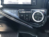 操作しやすいオートエアコン。車内をいつも快適に保つ事が出来ます。