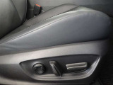 パワーシート搭載。微妙な調整が手軽にでき、ピッタリのポジションで運転することが可能です。