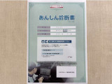 サポカーあんしん診断!トヨタ専用診断器で衝突被害軽減ブレーキなどの安全運転支援装置システムを点検しています。