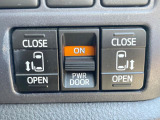 【両側パワースライドドア】スマートキーや運転席のスイッチで後席両側スライドドアの開閉が可能♪電動だから力を入れてドアを開ける必要が無く、小さなお子様でも簡単に開け閉めでき快適です♪