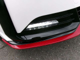 NISMO専用LEDフォグランプ。鮮やかな白光色で明るく照らします。
