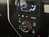 オートエアコン付きなので一度、気温を設定すれば自動的に過ごし易い温度に調整してくれますよ。 車内をいつでも快適空間にしてくれます。