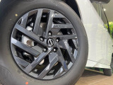 【純正16インチアルミホイール】外観にマッチした純正アルミホイールを装着しております。各種社外アルミホイールや、スタッドレスタイヤも取扱いしております。是非ご相談ください♪