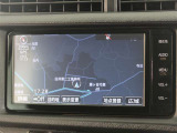 純正ナビを装備。タッチパネル式で使いやすく、お出かけもラクラクです。