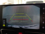 バックモニター付き。車両後方の映像を画面に表示し、駐車などの後退操作をサポートします。