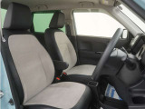 運転席のスペースはゆったりしていて、視界も広く確保されているので普段の運転からロングドライブまで快適です。