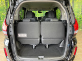 普段のお買い物や通勤、送迎等に十分な荷室スペースを確保しております。サードシートを跳ね上げると、大きな荷物の積載も可能です♪