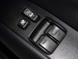 運転席と助手席のみパワーウィンドウを装備しています。
