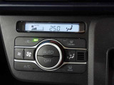 車内の温度管理に便利なオートエアコン☆