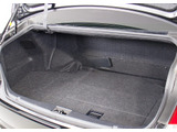 トランクが狭いと思っておりませんか?実際は大容量トランクです!旅行等の長距離ドライブも快適です!また、屋根付きスペースを完備しておりますので、夜間でも、雨でも雪の日だってゆっくりご覧頂けます。