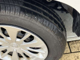 タイヤ残り溝もバッチリ!溝が少ないとスリップしたりブレーキ時の制動距離が長くなってしまいます。交換までまだまだ余裕があるのは経済的にも助かります。