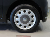 純正のスチールホイール+ホイールキャップ装着車です。