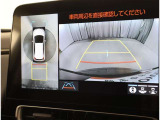 パノラミックビューモニター付きです。車両を上から見たような映像をディスプレイオーディオ画面に表示。運転席からの目視だけでは見にくい、車両周辺の状況をリアルタイムでしっかり確認できます。