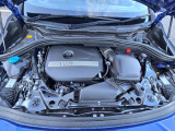 1.5L直列3気筒BMWツインパワー・ターボ・エンジン。出力115kW〔156ps〕/5000rpm(カタログ値)、トルク230Nm〔23.5kgm〕/1,500-4,600rpm(カタログ値)