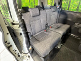 後部座席も気になるようなキズ・汚れやへたり等、大きなダメージはなく、良好な状態です。