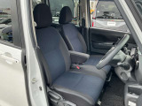 運転席まわりは、使用感も少なく良好な状態です。