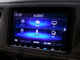 CD、DVD、Bluetooth、AM、FM、スマートフォン接続ができます。