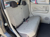 後部座席も気になるようなキズ・汚れやへたり等、大きなダメージはなく、良好な状態です。