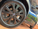 【純正18インチアルミホイール】外観にマッチした純正アルミホイールを装着しております。各種社外アルミホイールや、スタッドレスタイヤも取扱いしております。是非ご相談ください♪