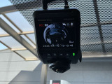 ドライブレコーダーは、車の運転中に前方の映像を記録する装置です。万が一の事故の際に、状況を記録して証拠として利用することができます。