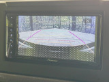 【バックカメラ】駐車時に後方がリアルタイム映像で確認できます。大型商業施設や立体駐車場での駐車時や、夜間のバック時に大活躍!運転スキルに関わらず、今や必須となった装備のひとつです!