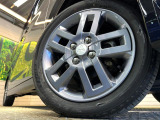 【純正15インチアルミホイール】外観にマッチした純正アルミホイールを装着しております。各種社外アルミホイールや、スタッドレスタイヤも取扱いしております。是非ご相談ください♪