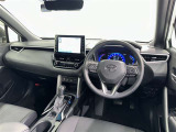 運転席まわりです。 各操作スイッチは使いやすい位置に配置されてます。