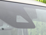 【エマージェンシーブレーキ】走行中に前方の車両等を認識し、衝突しそうな時は警報とブレーキで衝突回避と被害軽減をアシスト。より安全にドライブをお楽しみいただけます。