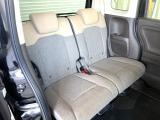 後部座席も気になるようなキズ・汚れやへたり等、大きなダメージはなく、良好な状態です。