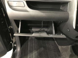 グローブボックス。