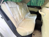 後部座席も気になるようなキズ・汚れやへたり等、大きなダメージはなく、良好な状態です。