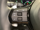 ステアリングにオーディオ操作スイッチが付いています。オーディオ画面に直接タッチしなくても操作が出来ますので、運転に集中できます。